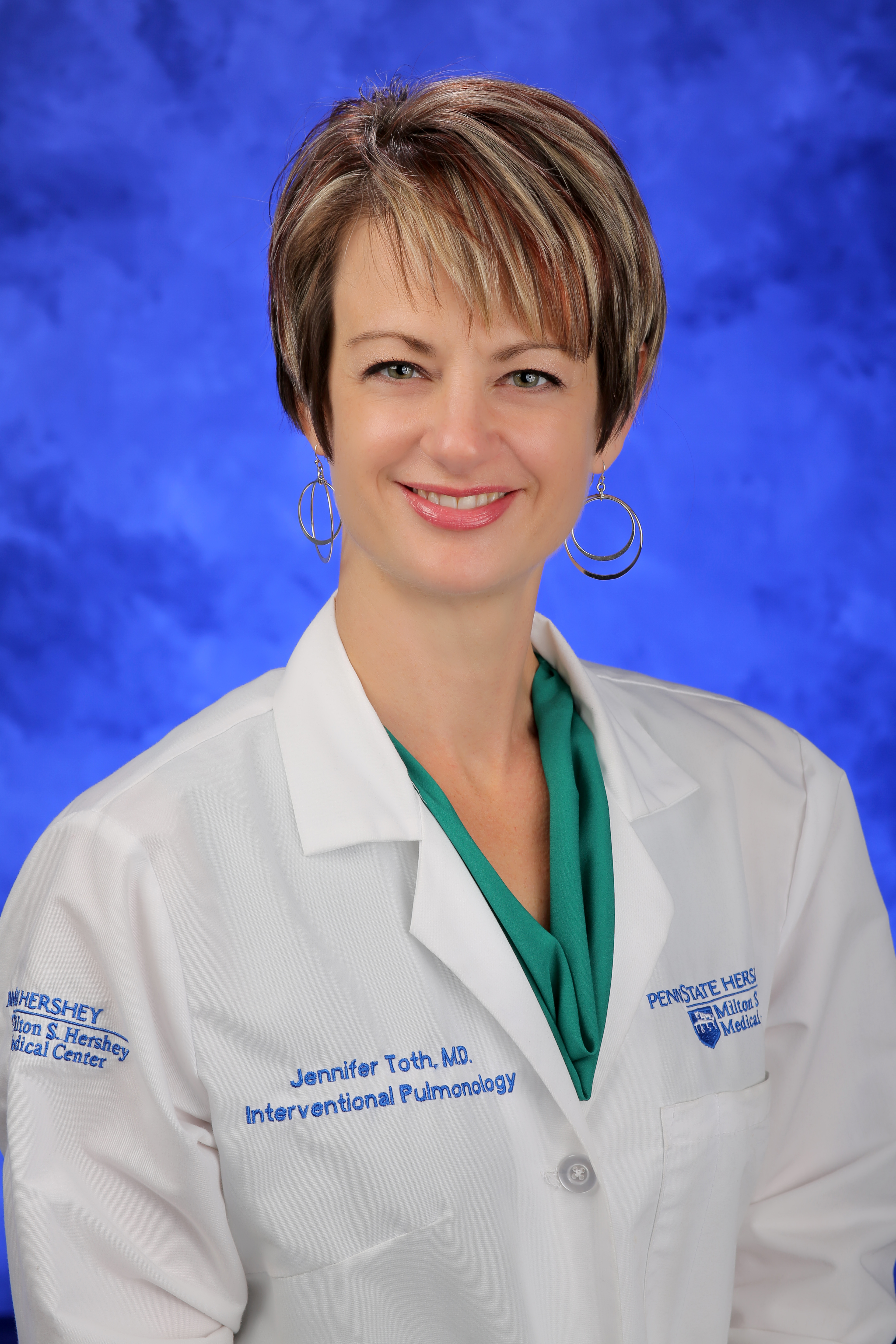 Dr, Jennifer Toth