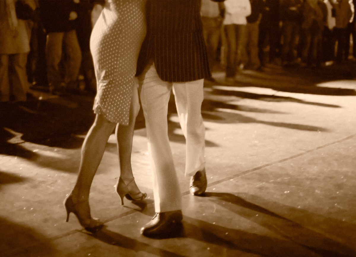 A man and woman dance in front of a crowd.