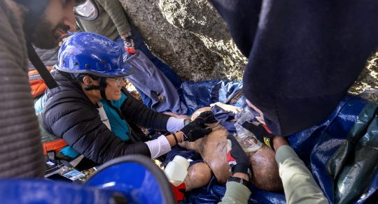 Medical students get outdoors with wilderness medicine training